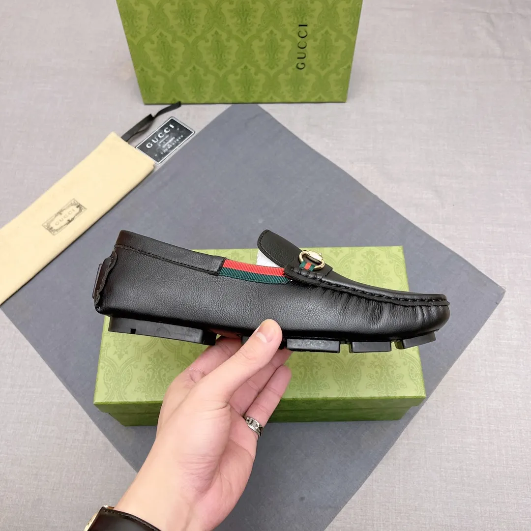 p400 GUCCI, Gucci official flagship store original casual beanie shoes ~ Four Seasons Trendy Shoes 👟》New version at the counter, Gucci 1:1 high-quality workmanship, upper: imported pebbled calfskin, genuine sweat-absorbent pigskin lining, fashionable lazy business style design, casual loafers, running shoes are perfect for young people. British fashion boots 😍 Equipped with original raw rubber wear-resistant outsole, absolutely high-end and classy, ​​suitable for drivers only 🚗 A must-have for fashionable men, standard code 37-45 No. 071